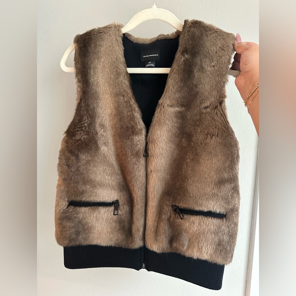 Club Monaco Natasha Faux Fur Vest with 2 Zipped Pockets and Black Accents